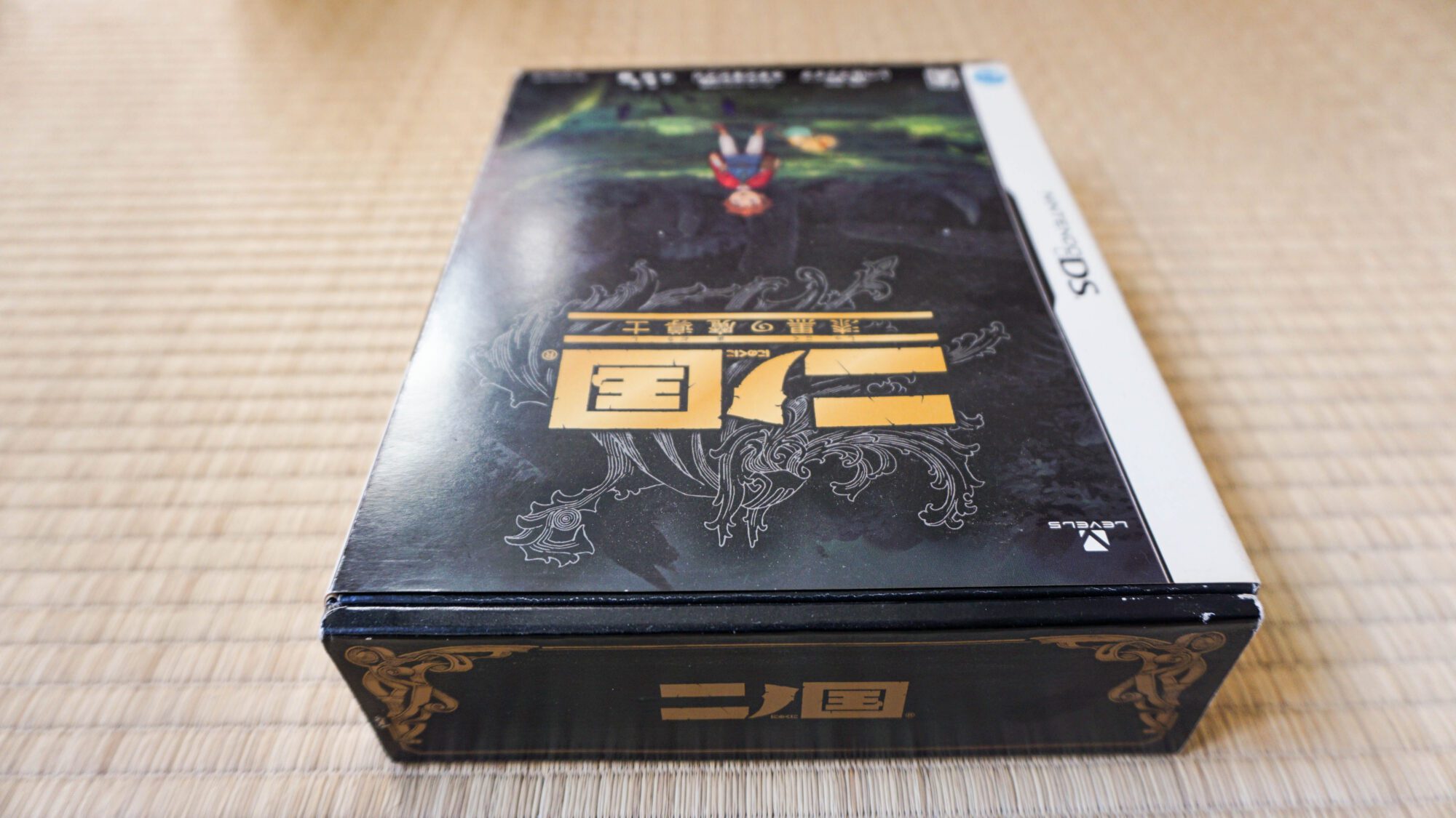 Photo du jeu Ni No Kuni sur Nintendo DS édition Collector version japonaise, vue de côté