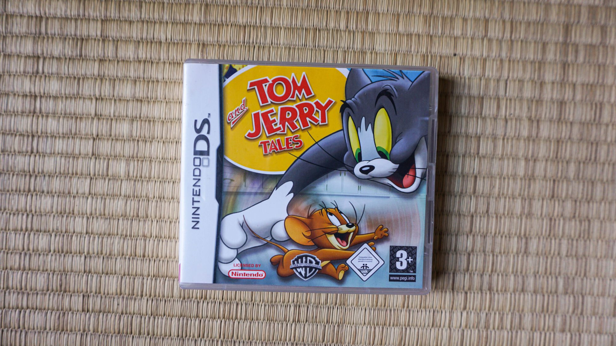 Photo du jeu Tom et Jerry Tales sur Nintendo DS, vue de dessus