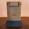 Photo d'une Game Boy Classic Grise sur son socle