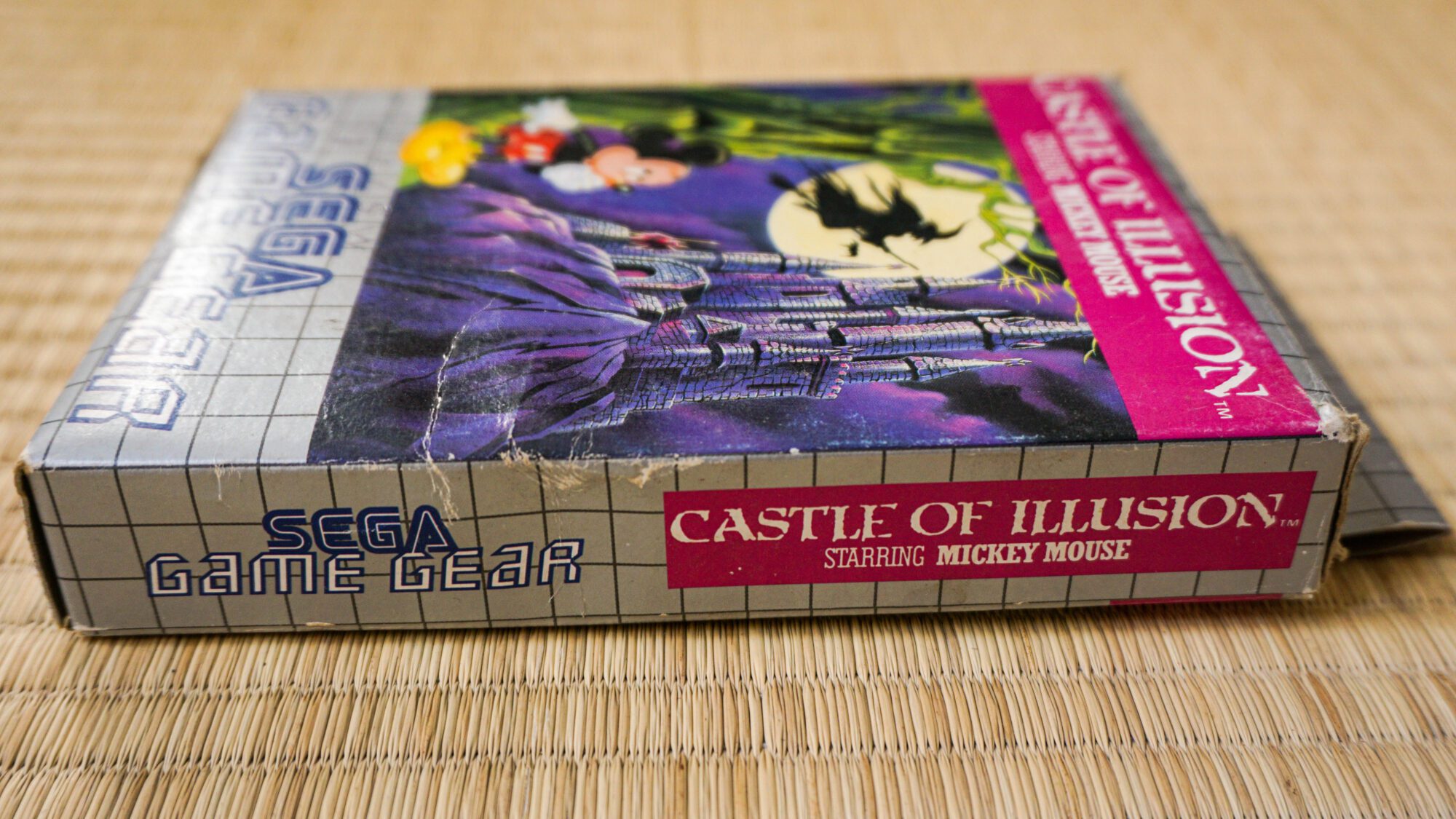 Photo du jeu Castle of Illusion Starring Mickey Mouse sur Game Gear, vue de côté
