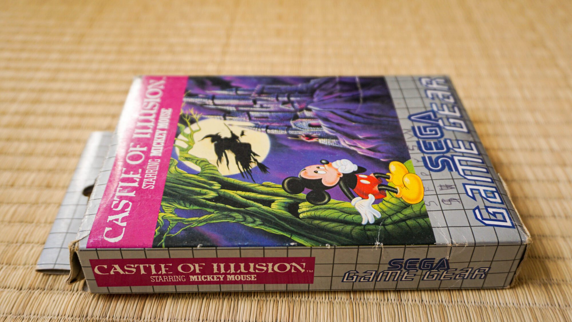 Photo du jeu Castle of Illusion Starring Mickey Mouse sur Game Gear, vue de côté