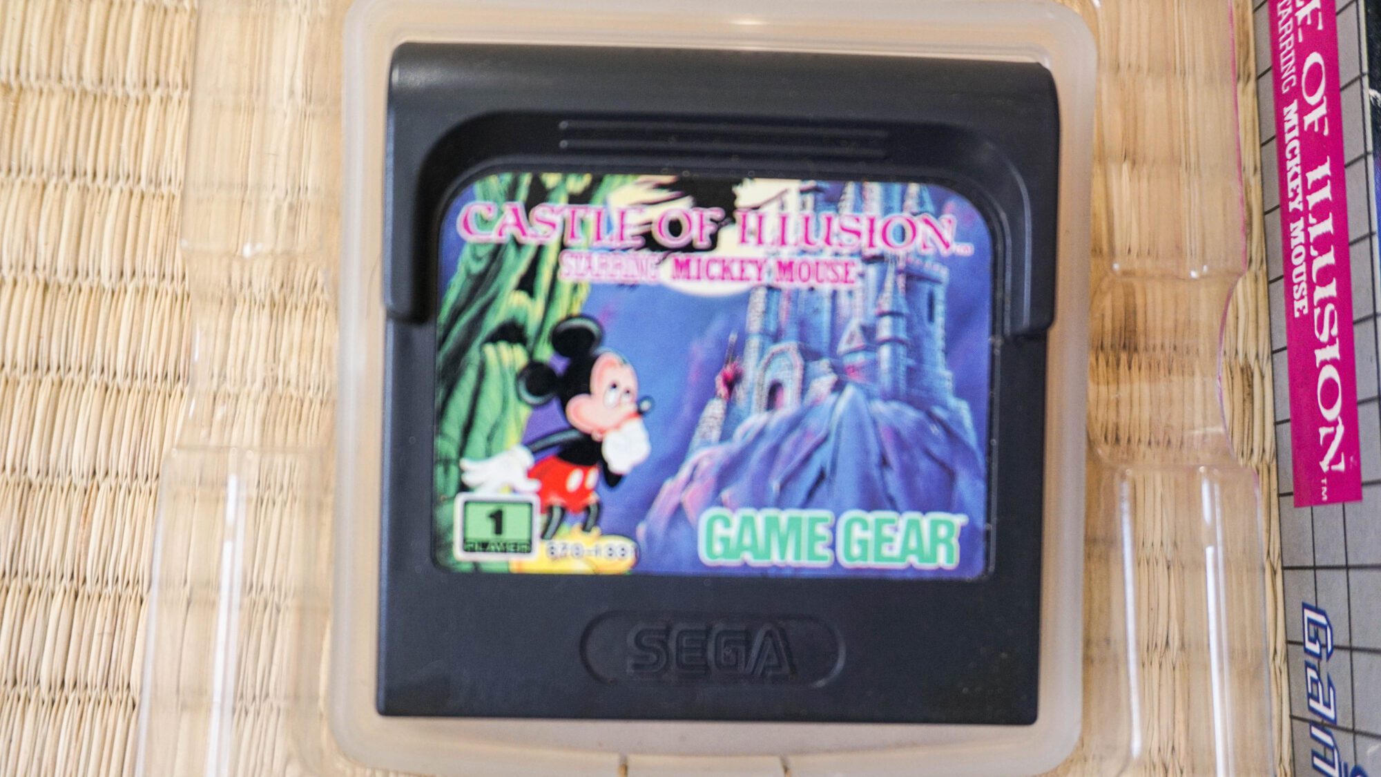 Photo du jeu Castle of Illusion Starring Mickey Mouse sur Game Gear, vue du jeu de face