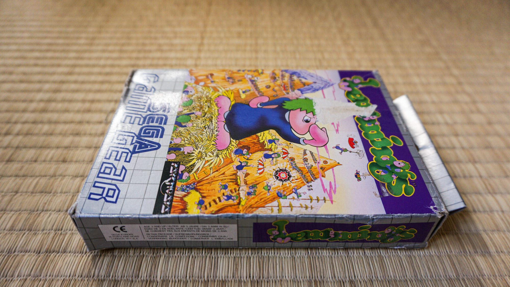 Photo du jeu Lemmings sur Game Gear, vue de côté